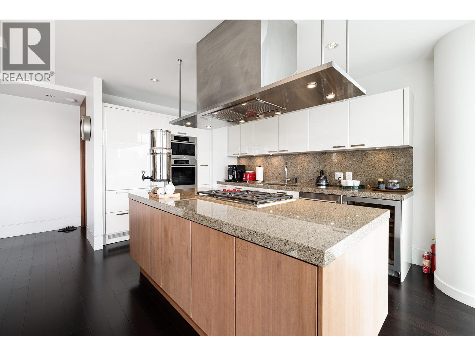 Photo 11 of 306 1560 Homer Mews, Vancouver BC