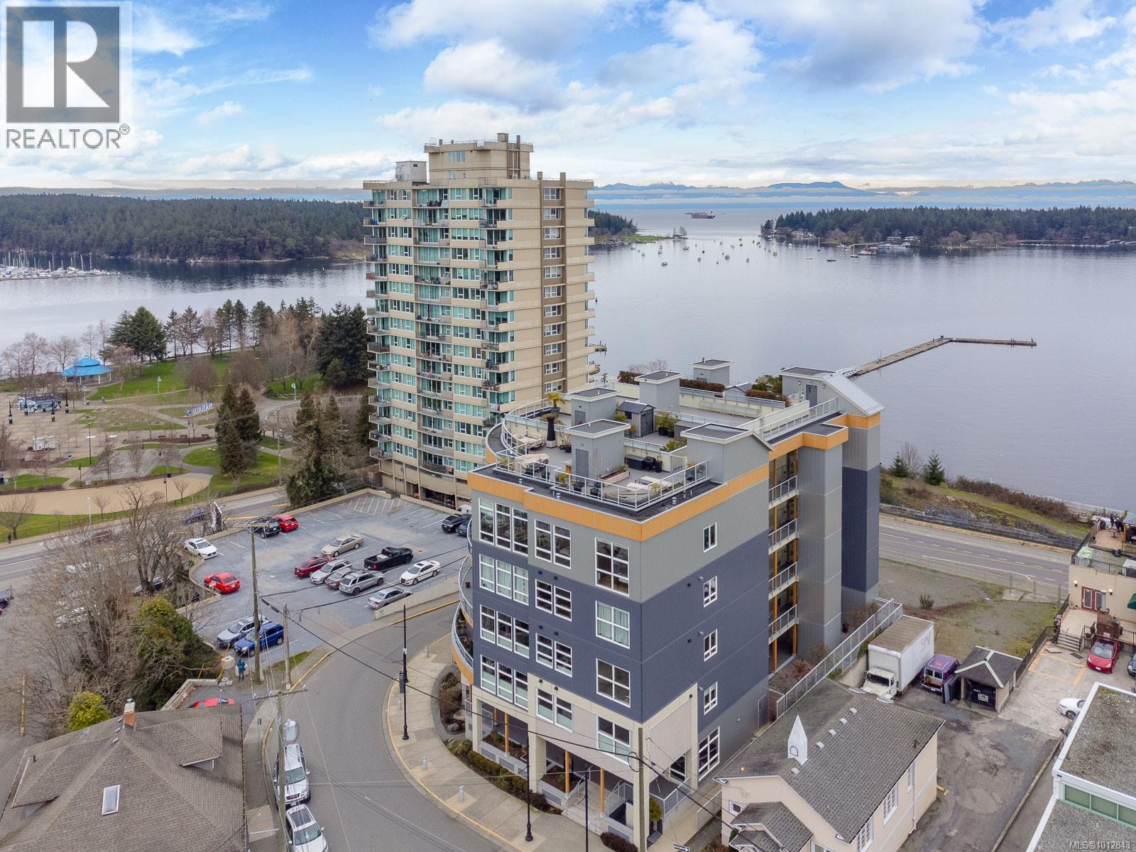 10 Chapel St, Nanaimo - Exteriors - Full Complex View, Drone/Aerial View - Photo 4