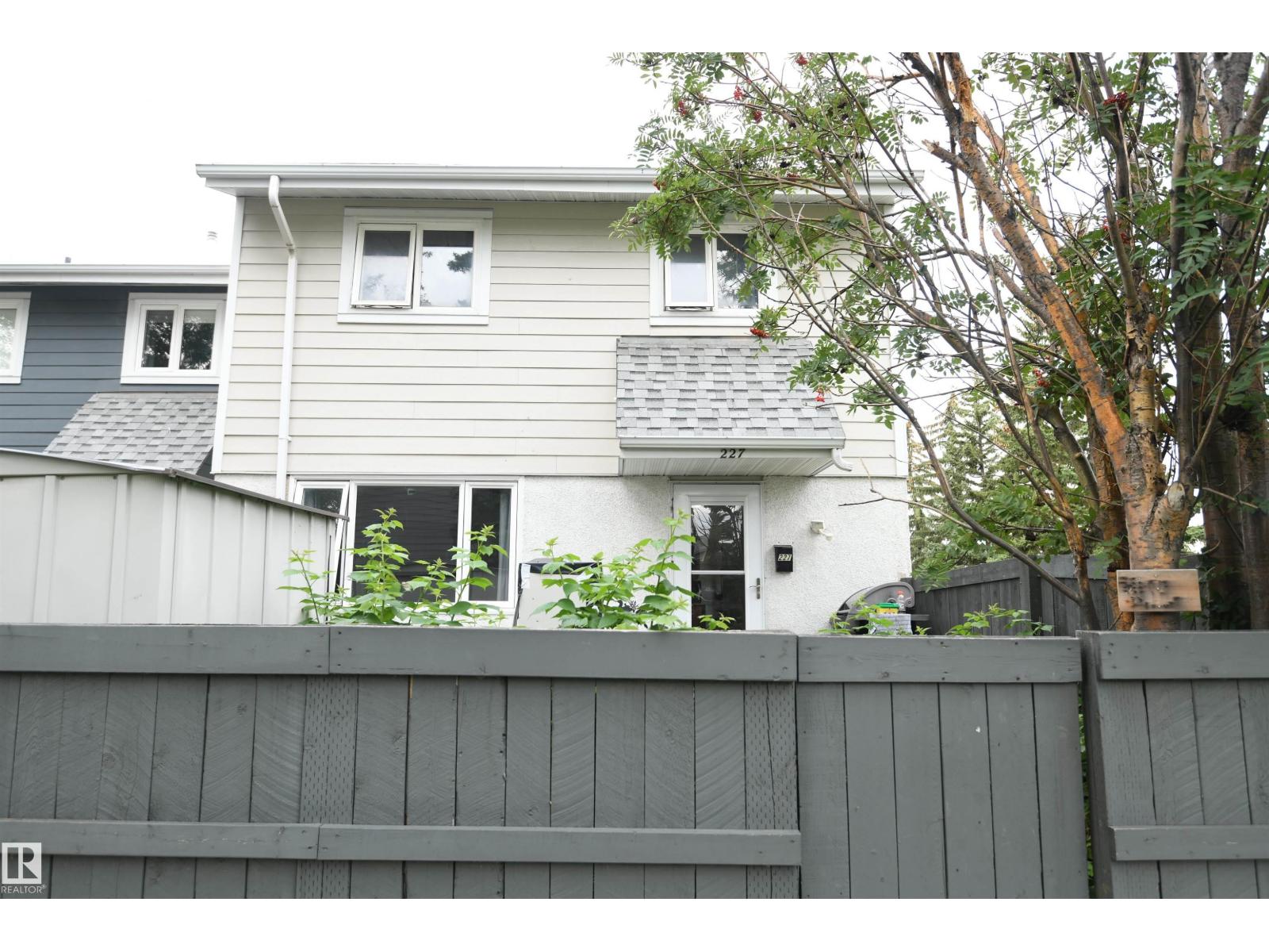 Photo 2 of 227 Callingwood Two Tw Nw, Edmonton AB