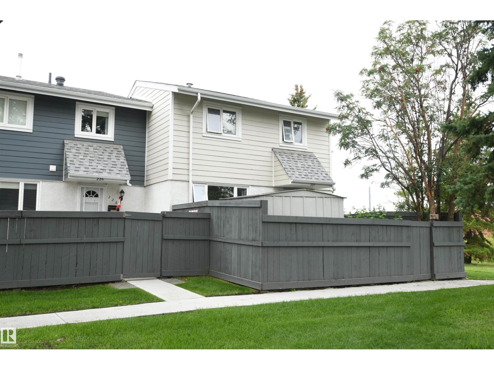 Photo 3 of 227 Callingwood Two Tw Nw, Edmonton AB