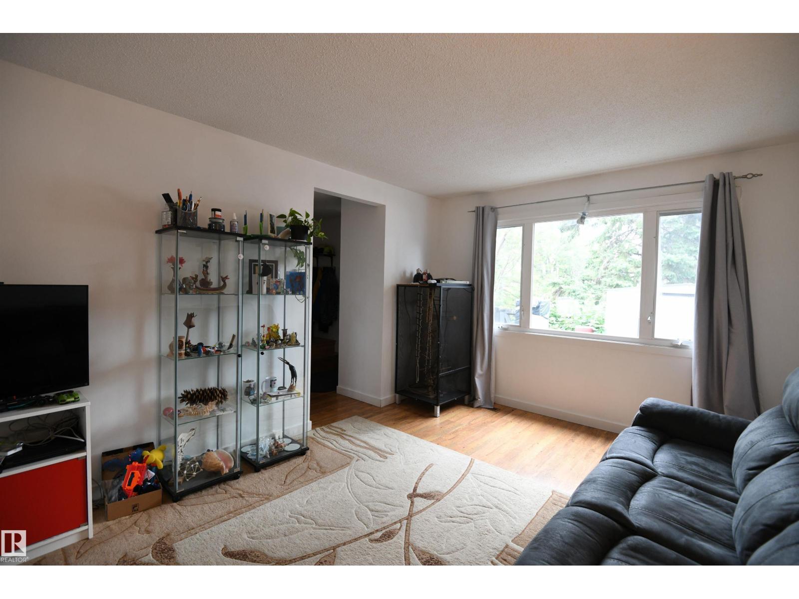 Photo 4 of 227 Callingwood Two Tw Nw, Edmonton AB