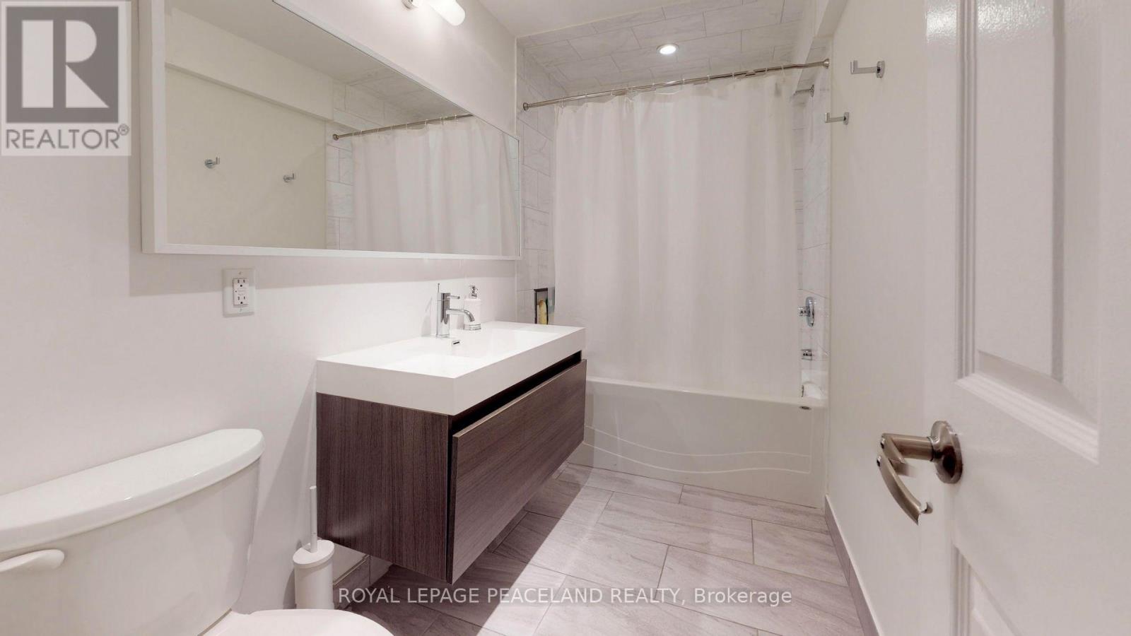 Photo 10 of 47 Melgund Road, Toronto ON