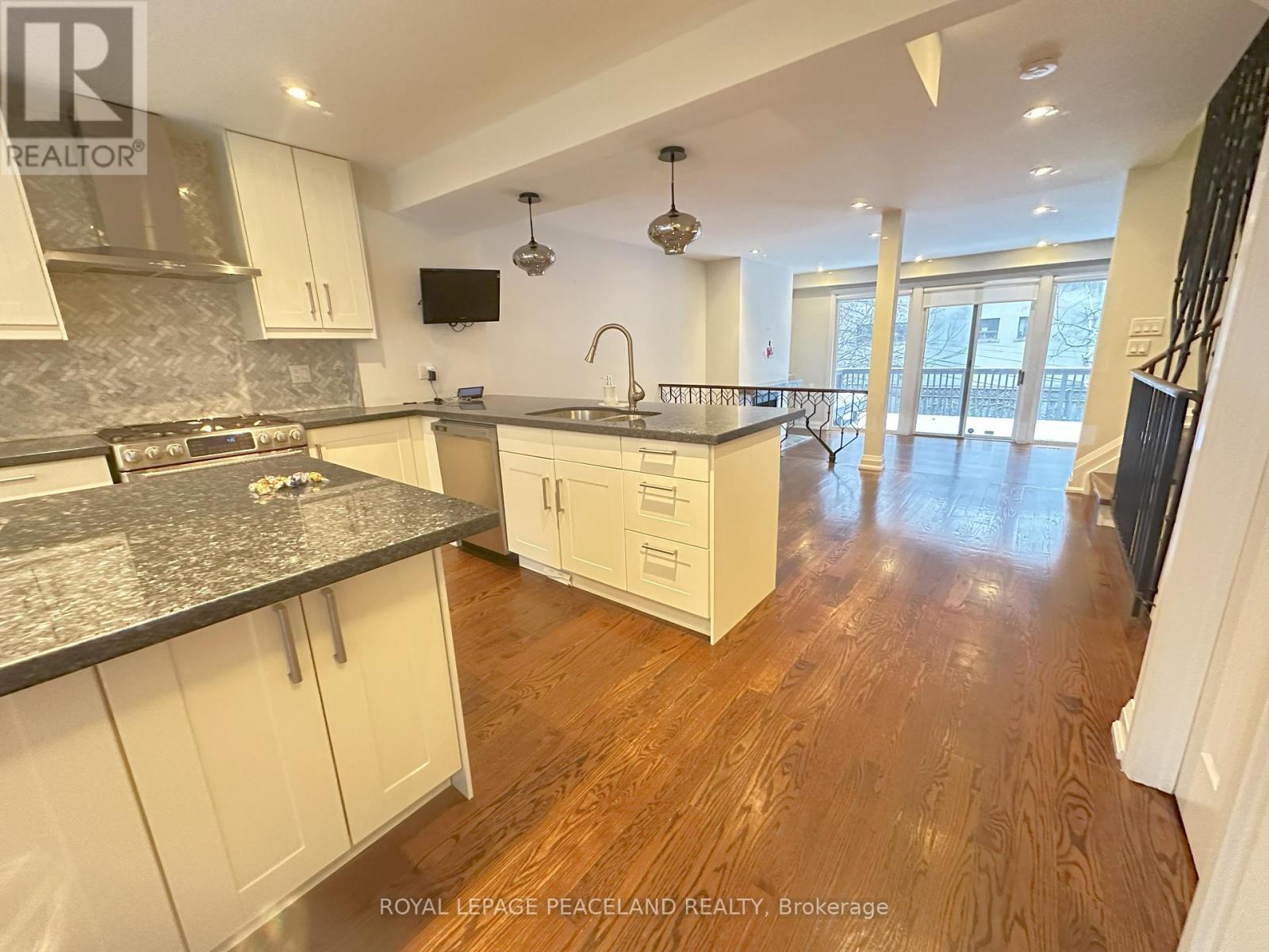 Photo 13 of 47 Melgund Road, Toronto ON