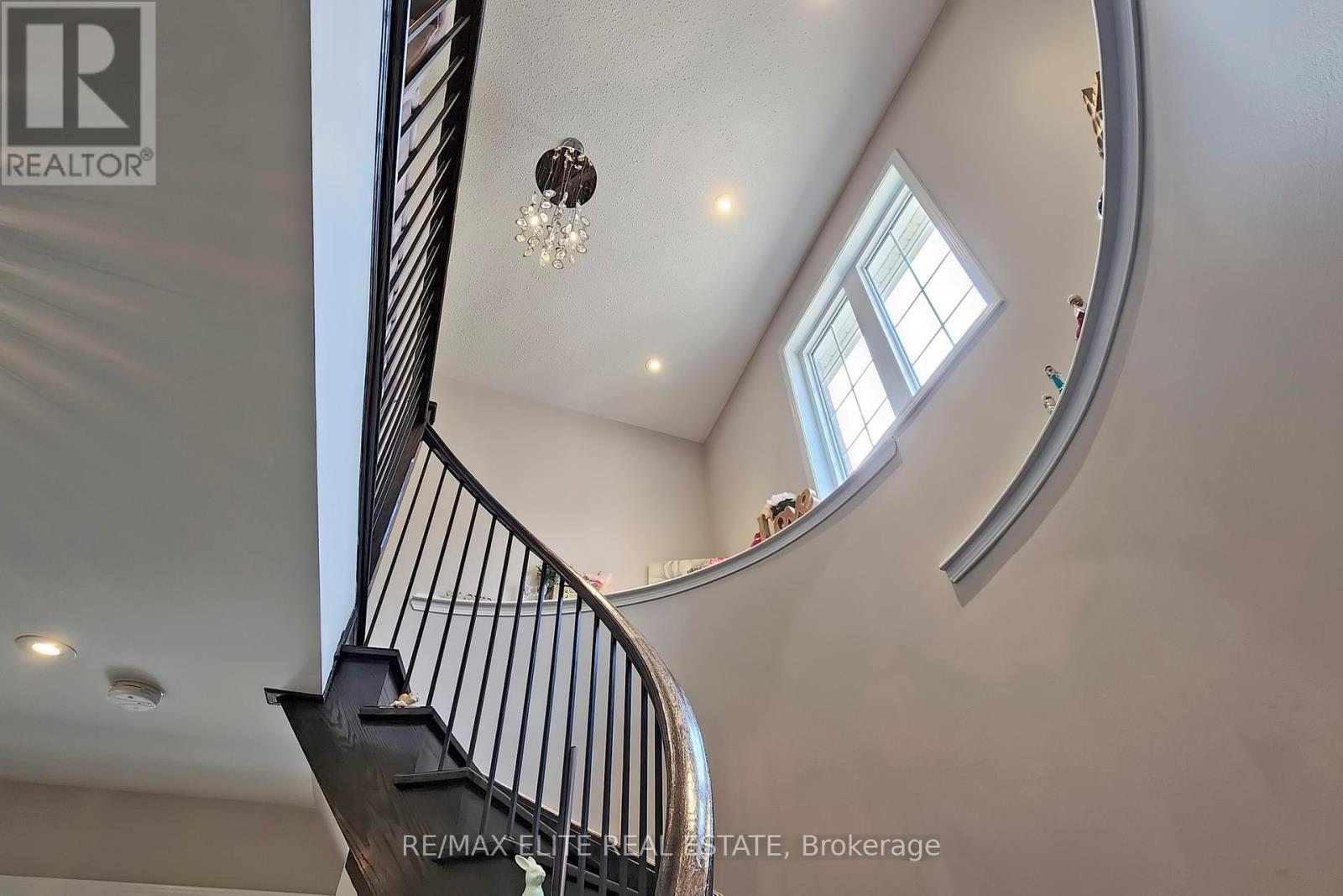 Photo 16 of 333 Thomas Phillips Drive, Aurora ON