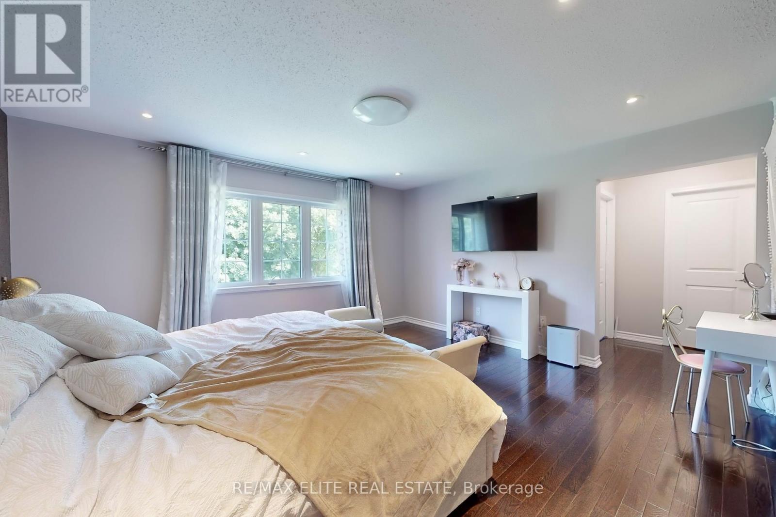Photo 18 of 333 Thomas Phillips Drive, Aurora ON