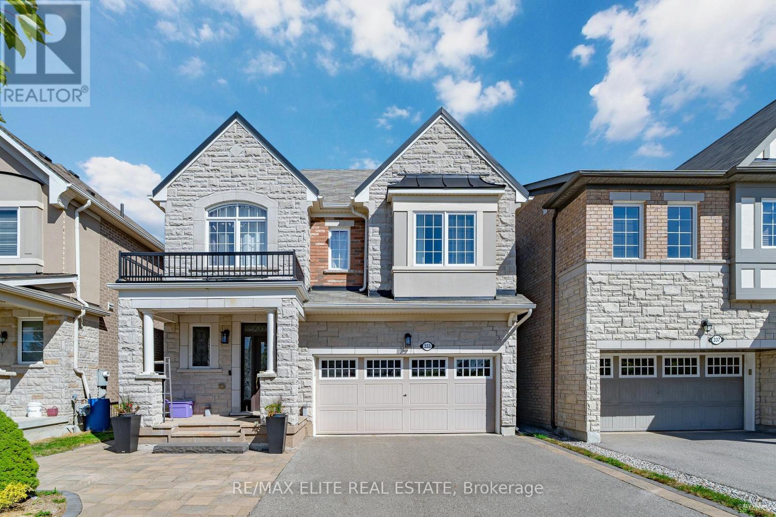 Photo 2 of 333 Thomas Phillips Drive, Aurora ON