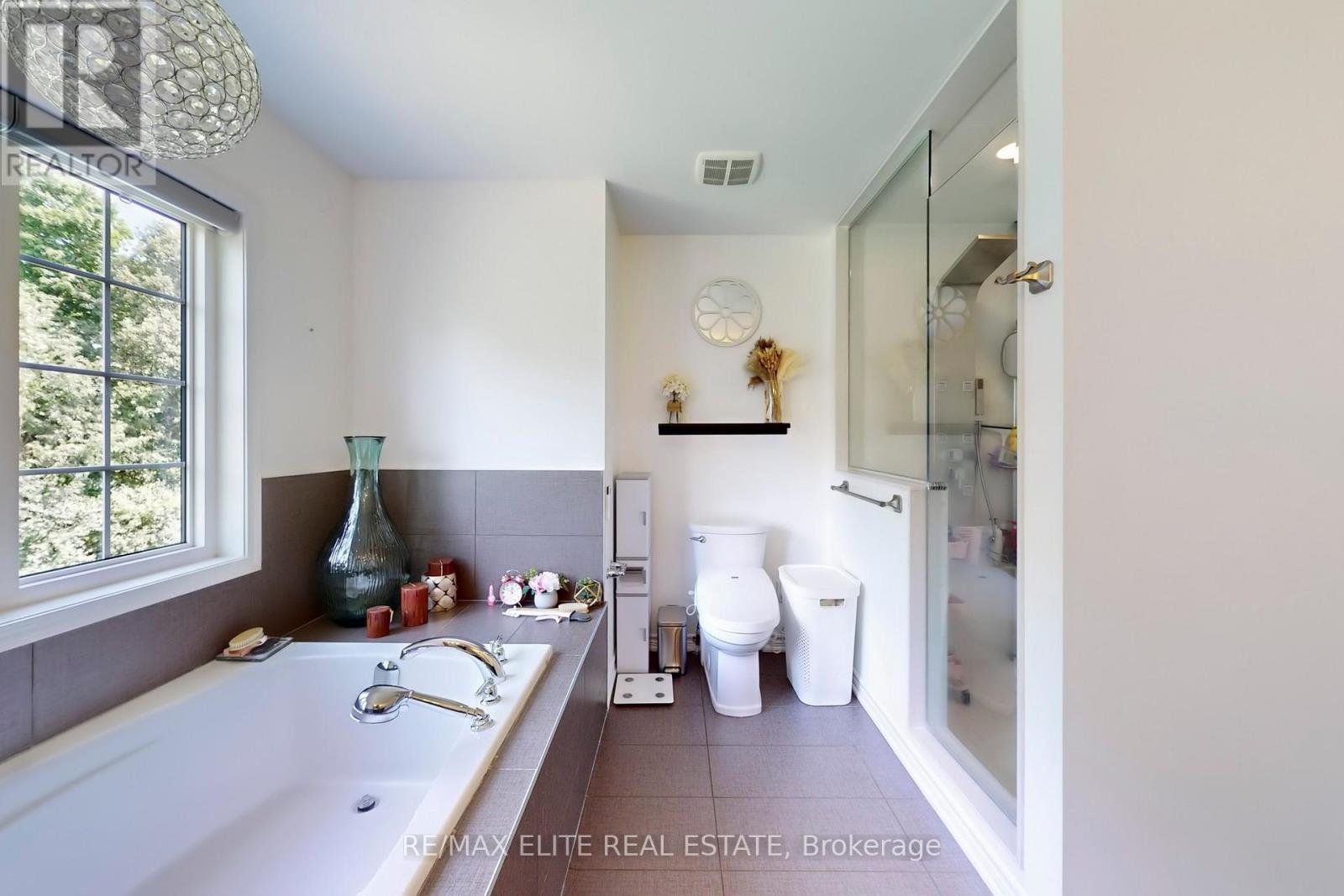 Photo 20 of 333 Thomas Phillips Drive, Aurora ON