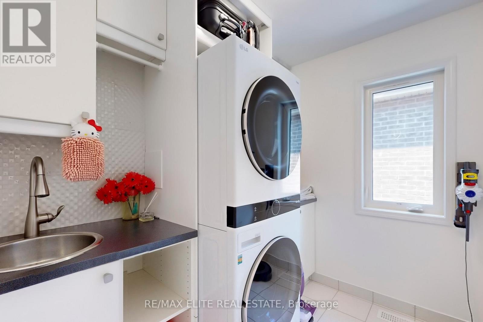 Photo 22 of 333 Thomas Phillips Drive, Aurora ON