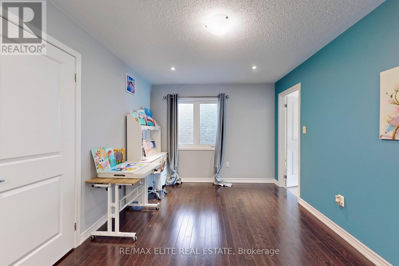 Photo 23 of 333 Thomas Phillips Drive, Aurora ON