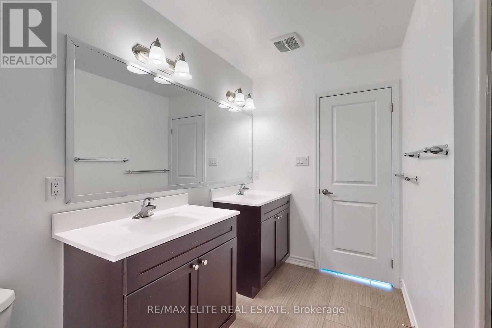 Photo 26 of 333 Thomas Phillips Drive, Aurora ON