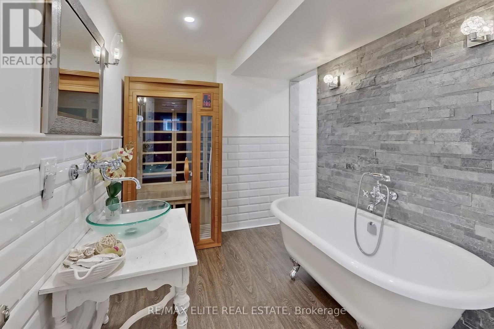 Photo 33 of 333 Thomas Phillips Drive, Aurora ON