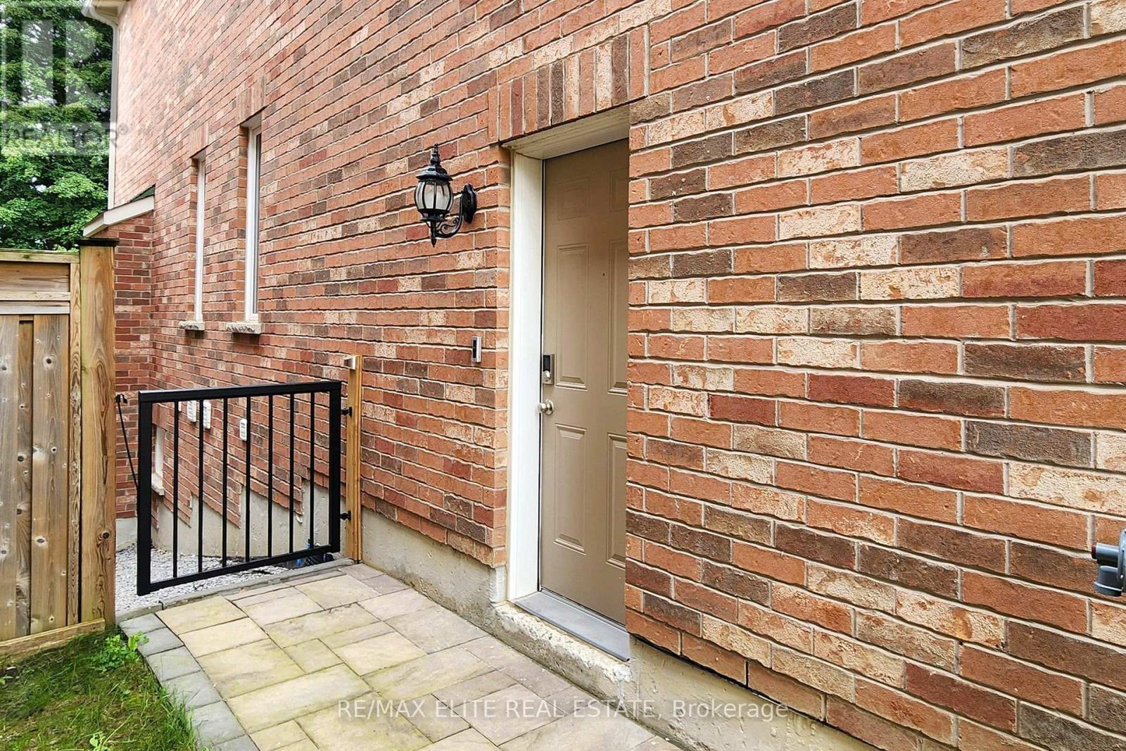 Photo 38 of 333 Thomas Phillips Drive, Aurora ON