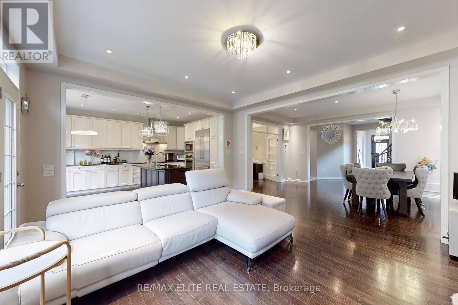 Photo 9 of 333 Thomas Phillips Drive, Aurora ON