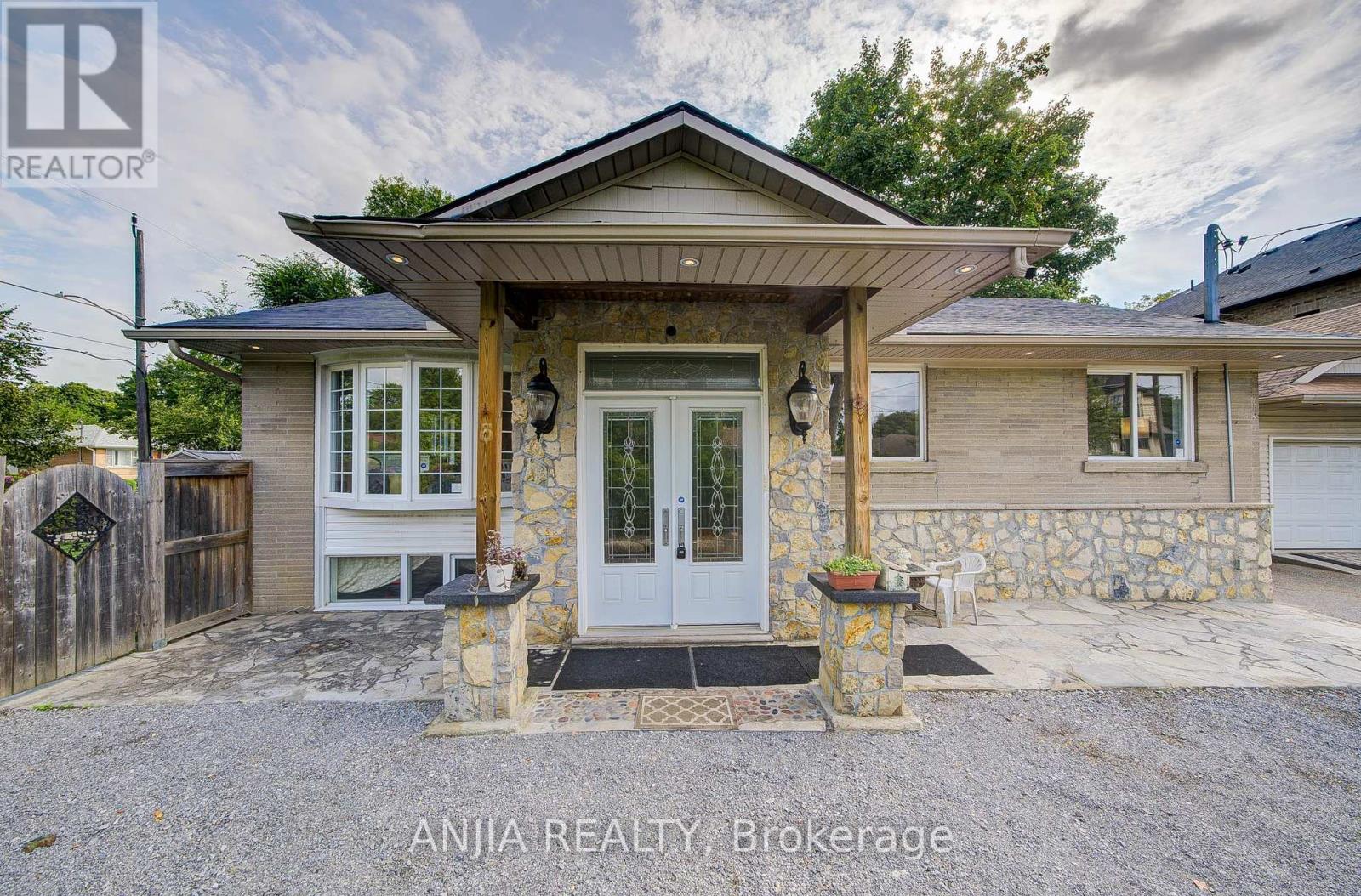 Photo 1 of 5 Beaverton Road S, Richmond Hill ON