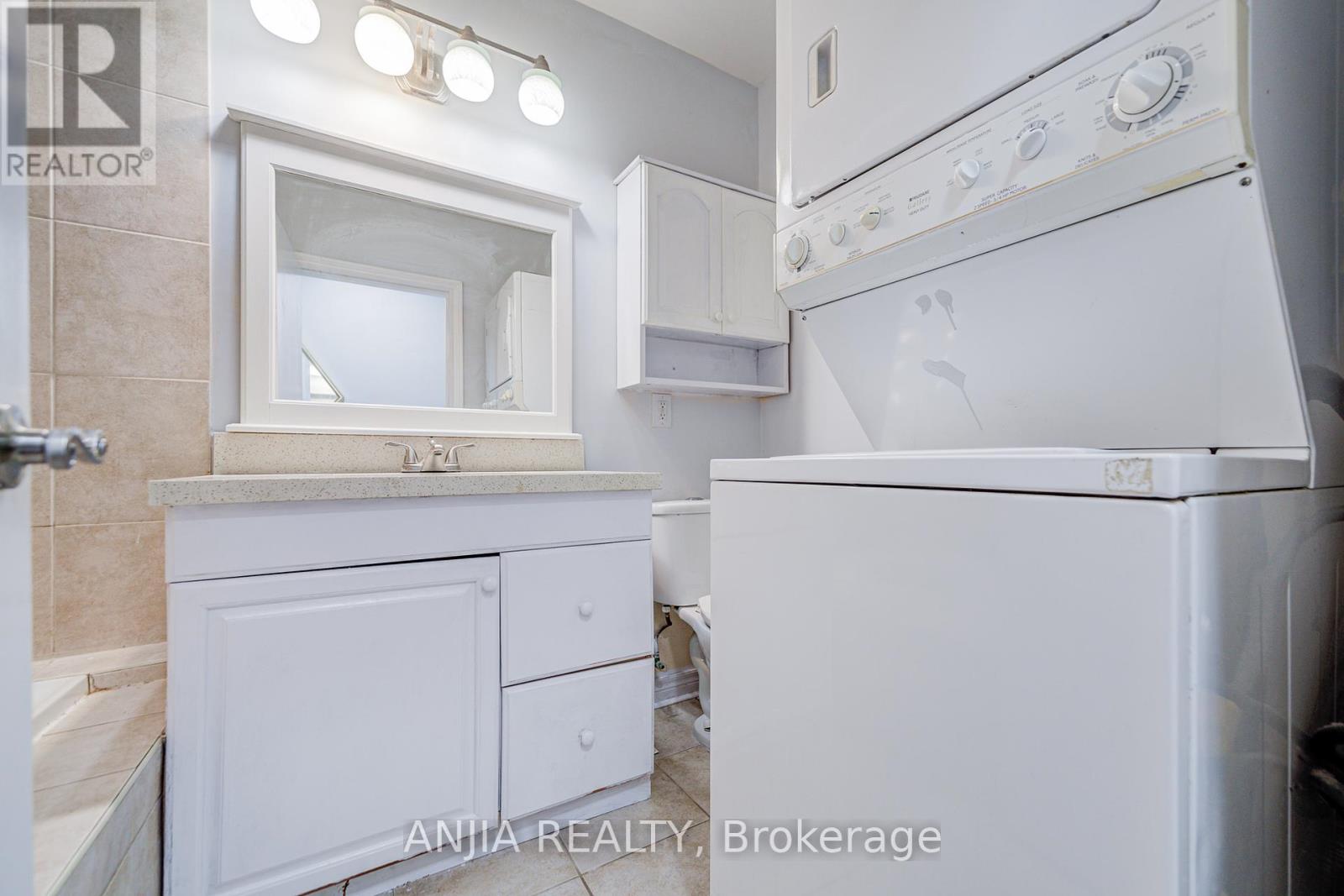 Photo 14 of 5 Beaverton Road S, Richmond Hill ON