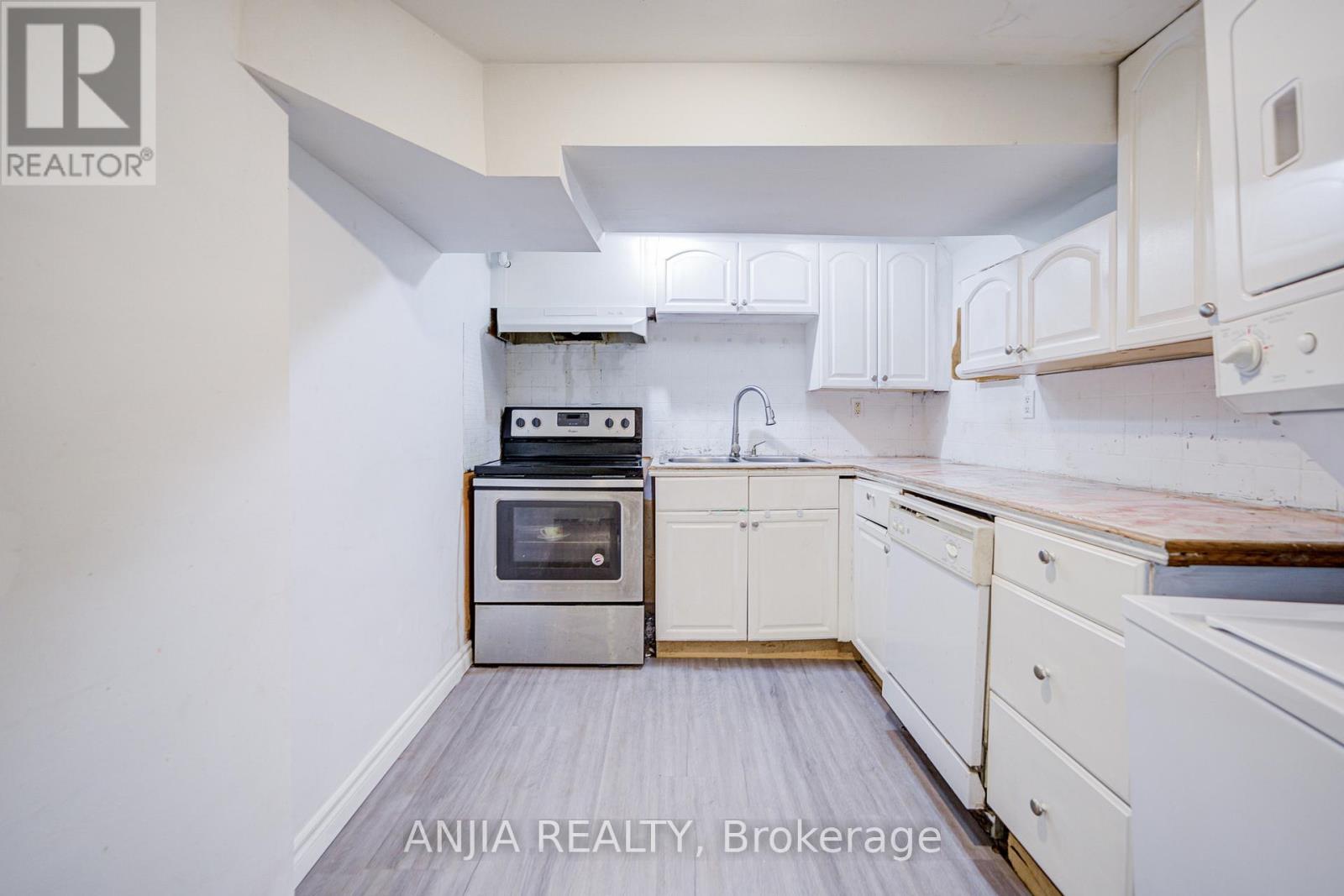 Photo 17 of 5 Beaverton Road S, Richmond Hill ON