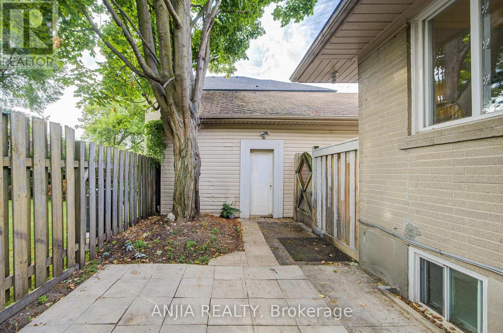 Photo 25 of 5 Beaverton Road S, Richmond Hill ON
