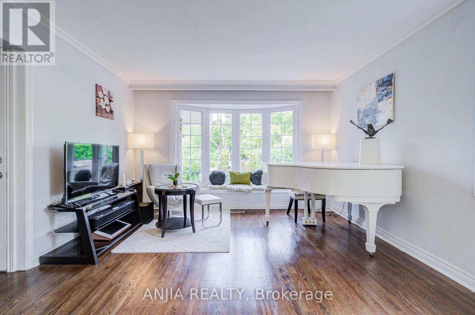 Photo 7 of 5 Beaverton Road S, Richmond Hill ON