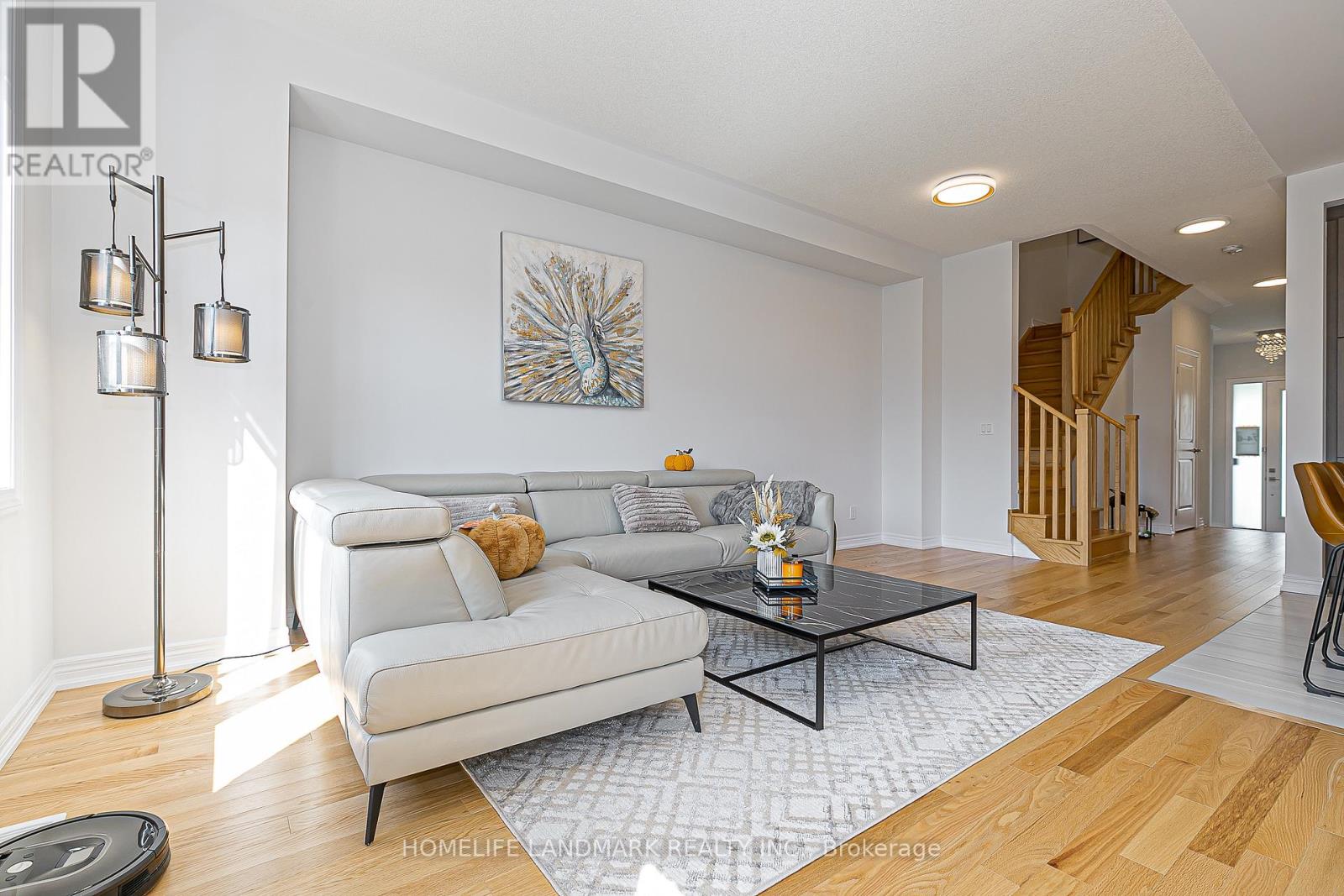 Photo 11 of 135 Lageer Drive, Whitchurchstouffville ON