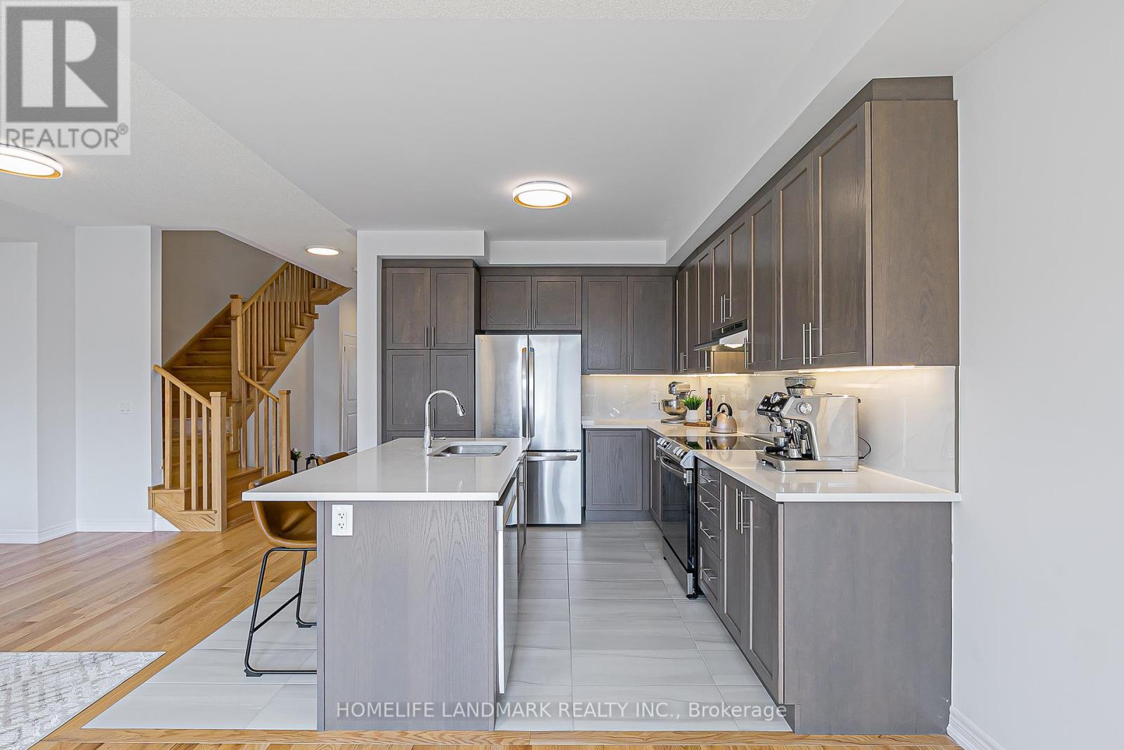 Photo 14 of 135 Lageer Drive, Whitchurchstouffville ON