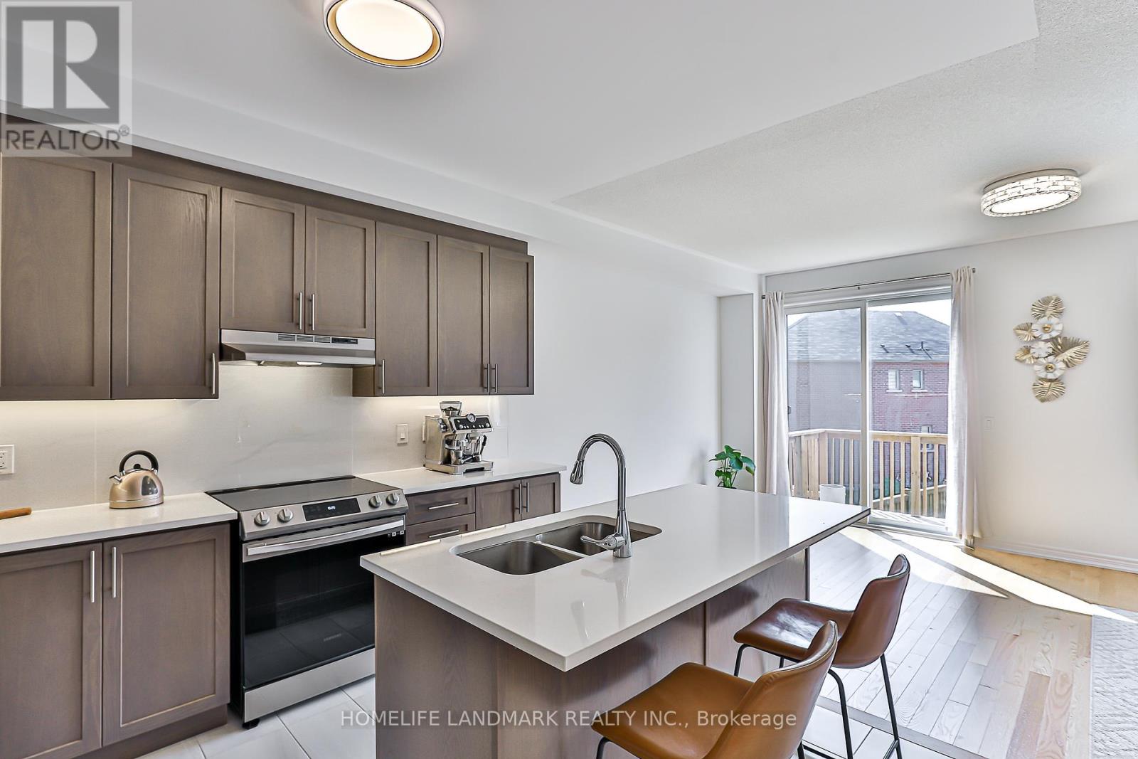 Photo 16 of 135 Lageer Drive, Whitchurchstouffville ON