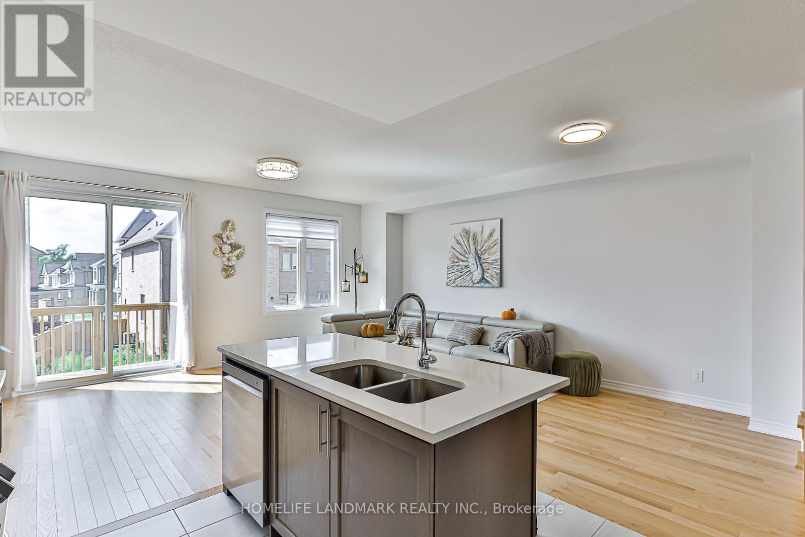 Photo 17 of 135 Lageer Drive, Whitchurchstouffville ON