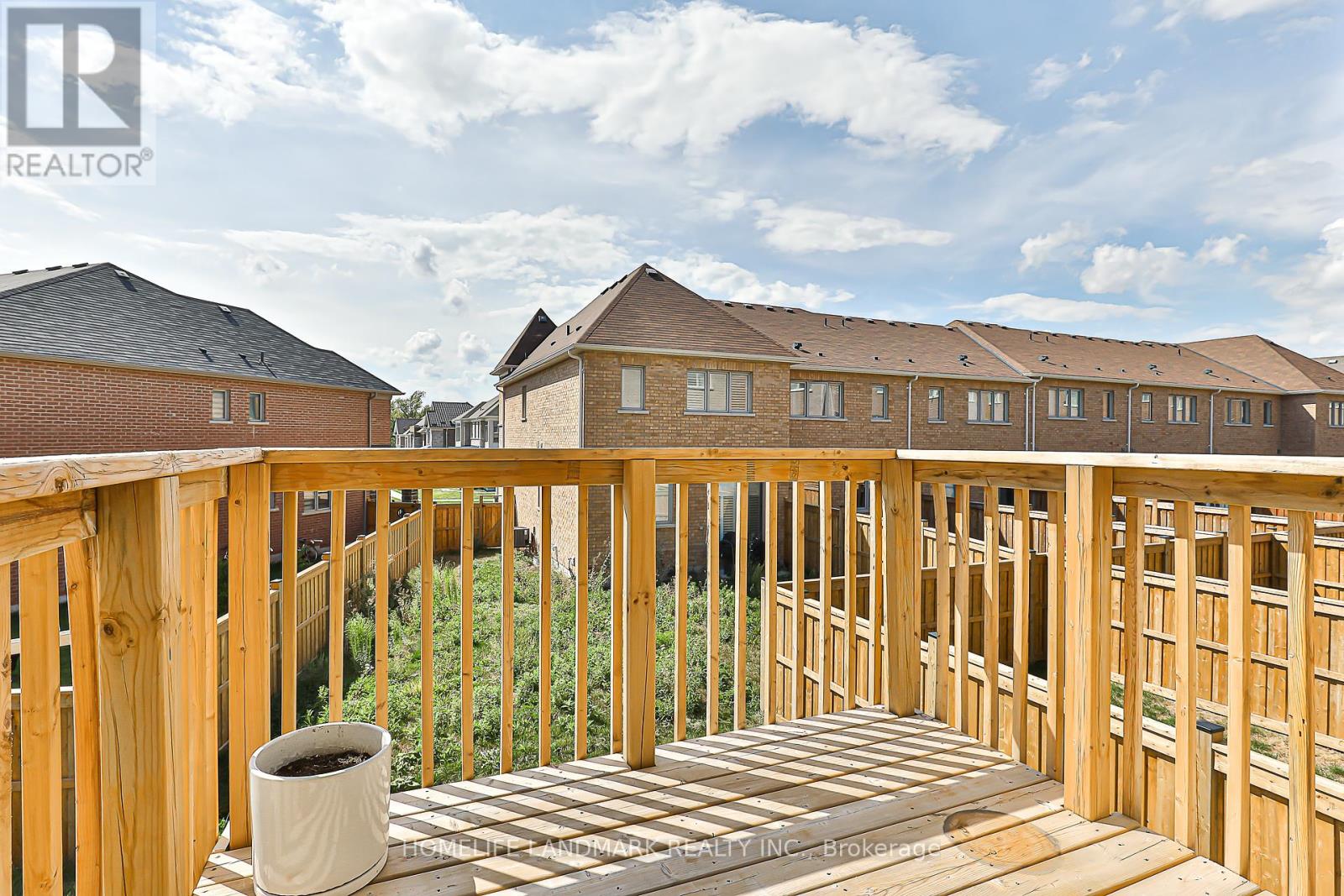 Photo 18 of 135 Lageer Drive, Whitchurchstouffville ON