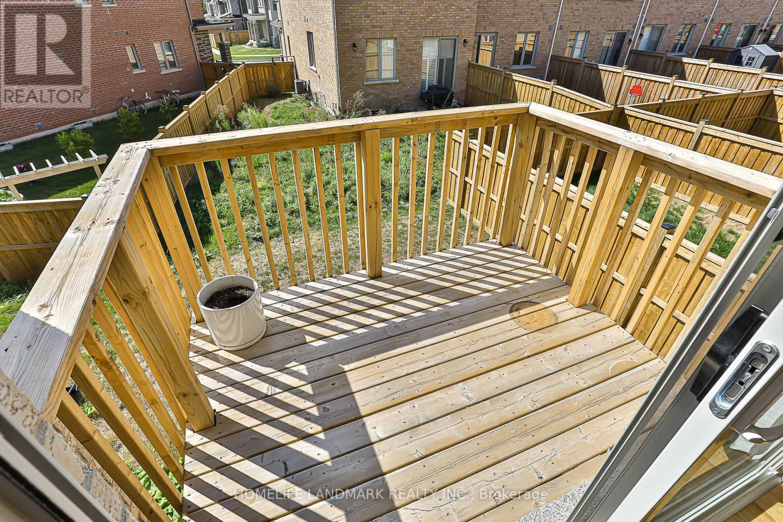 Photo 19 of 135 Lageer Drive, Whitchurchstouffville ON