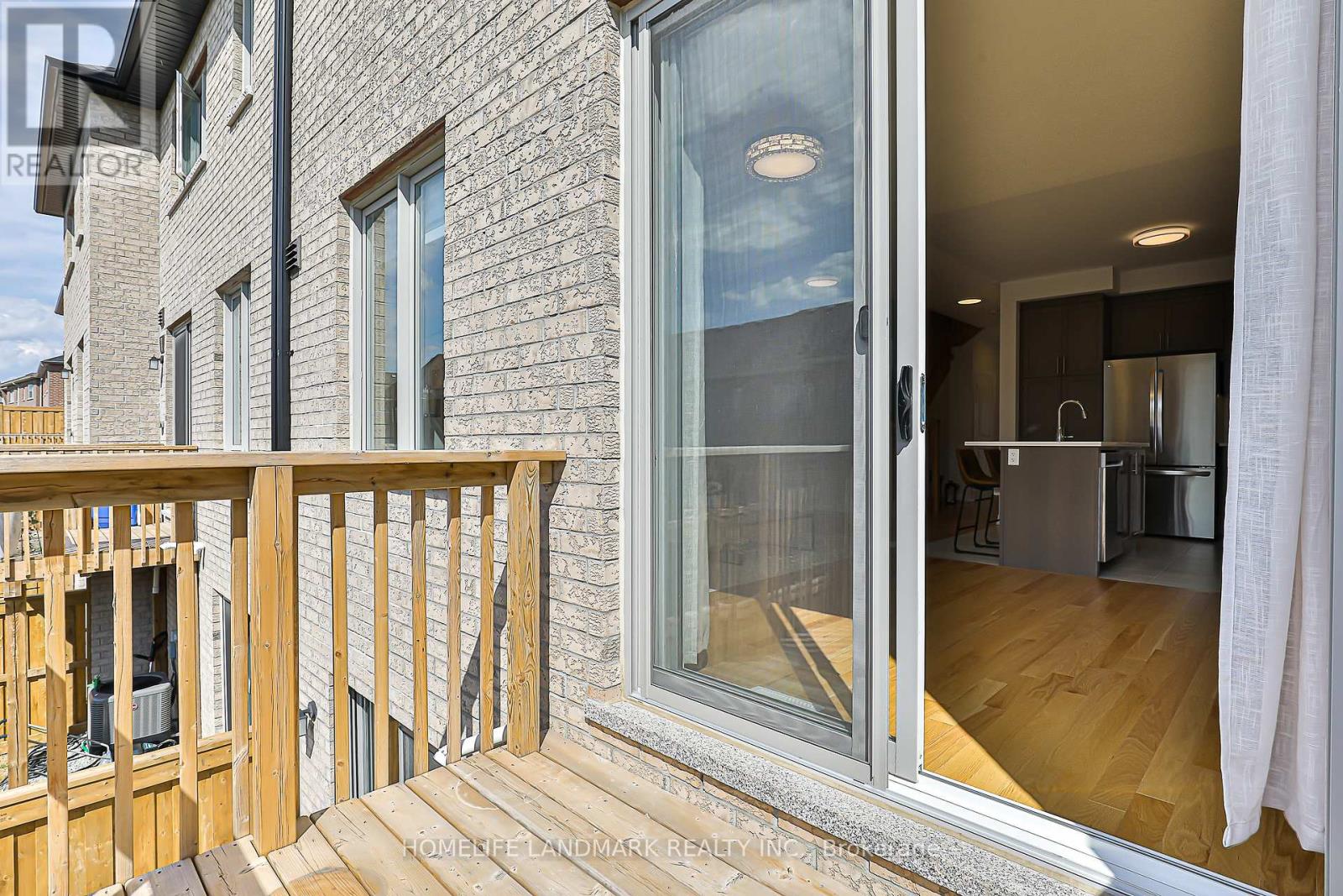Photo 20 of 135 Lageer Drive, Whitchurchstouffville ON