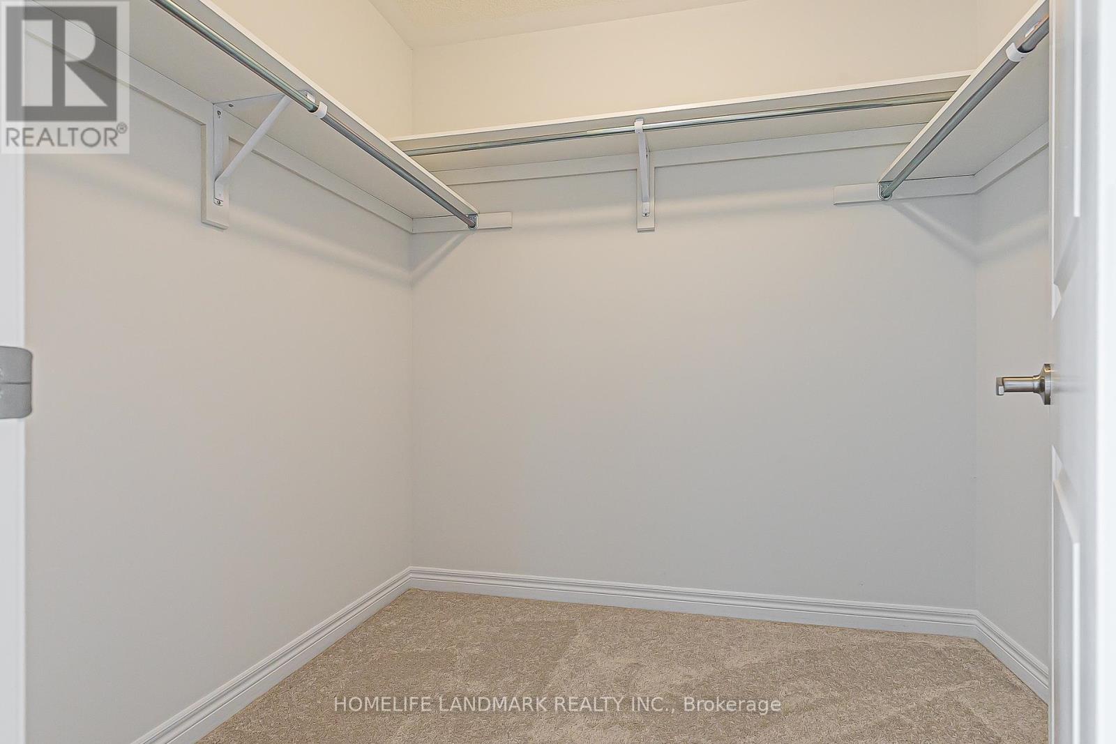 Photo 31 of 135 Lageer Drive, Whitchurchstouffville ON