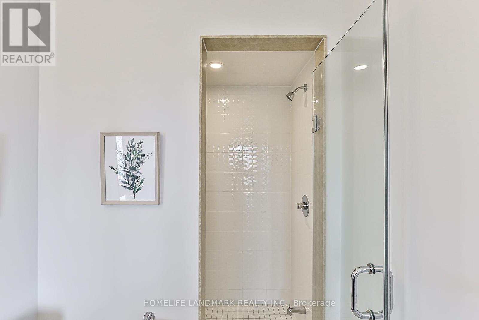 Photo 34 of 135 Lageer Drive, Whitchurchstouffville ON