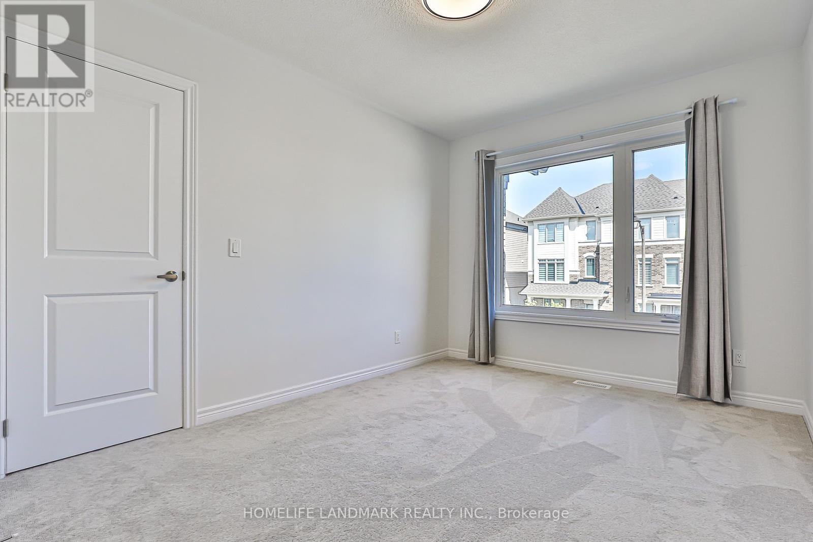 Photo 35 of 135 Lageer Drive, Whitchurchstouffville ON