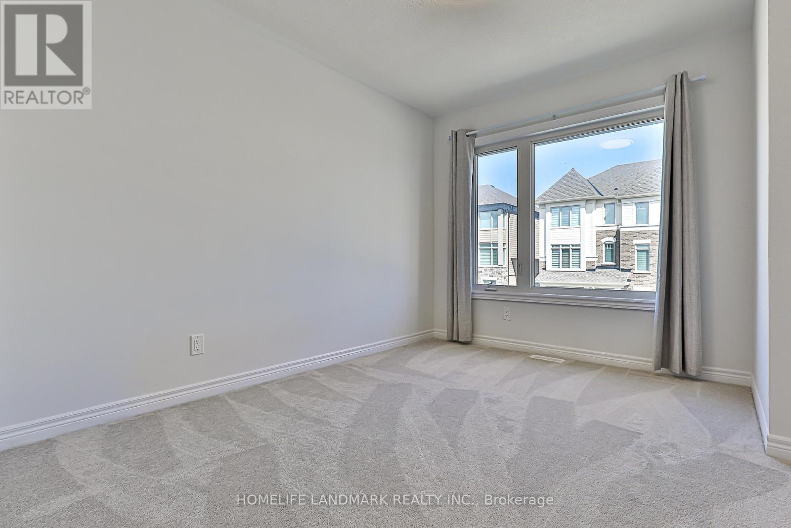 Photo 36 of 135 Lageer Drive, Whitchurchstouffville ON