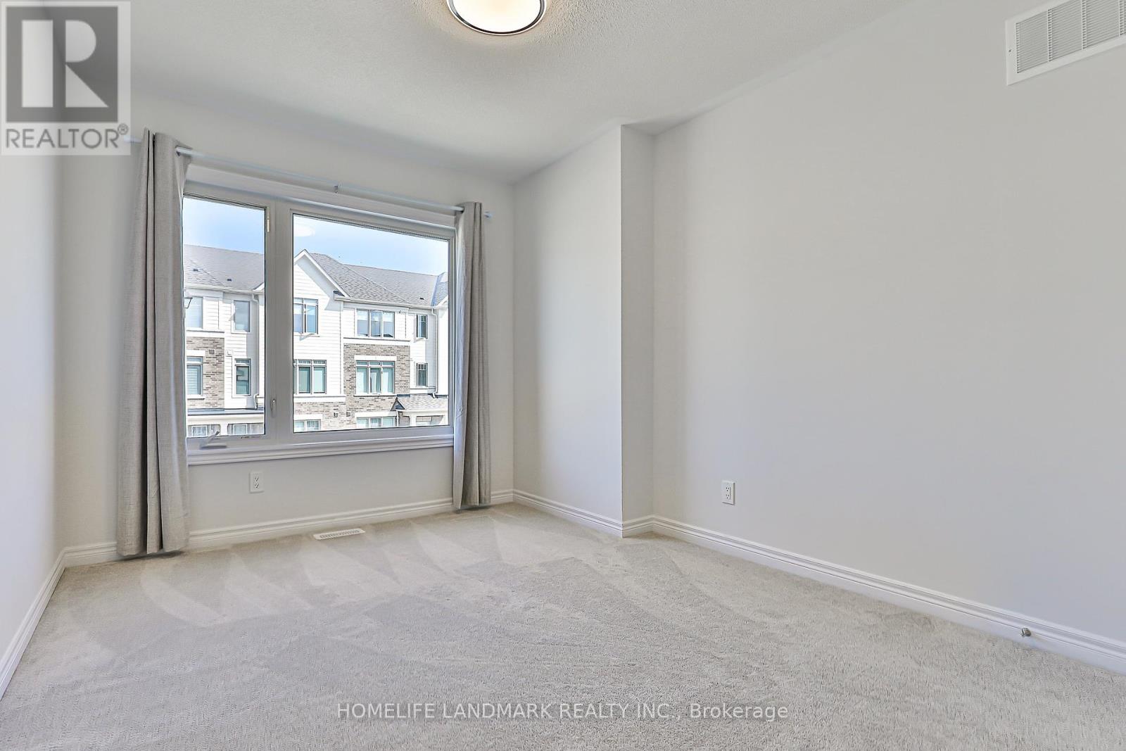 Photo 37 of 135 Lageer Drive, Whitchurchstouffville ON