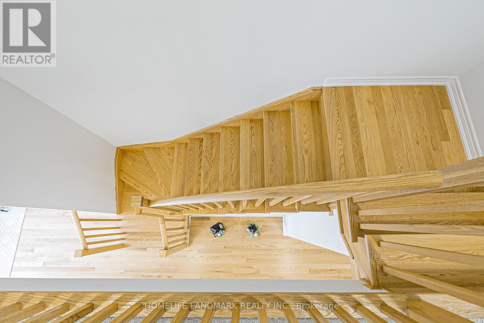 Photo 41 of 135 Lageer Drive, Whitchurchstouffville ON