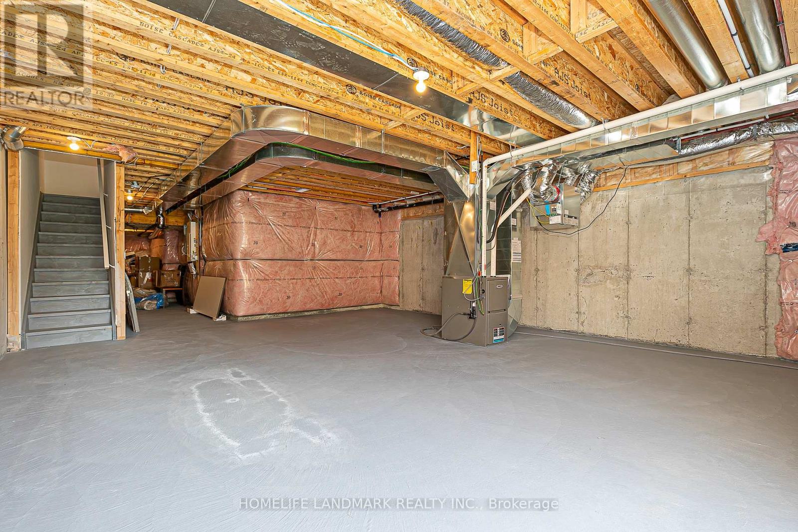 Photo 42 of 135 Lageer Drive, Whitchurchstouffville ON