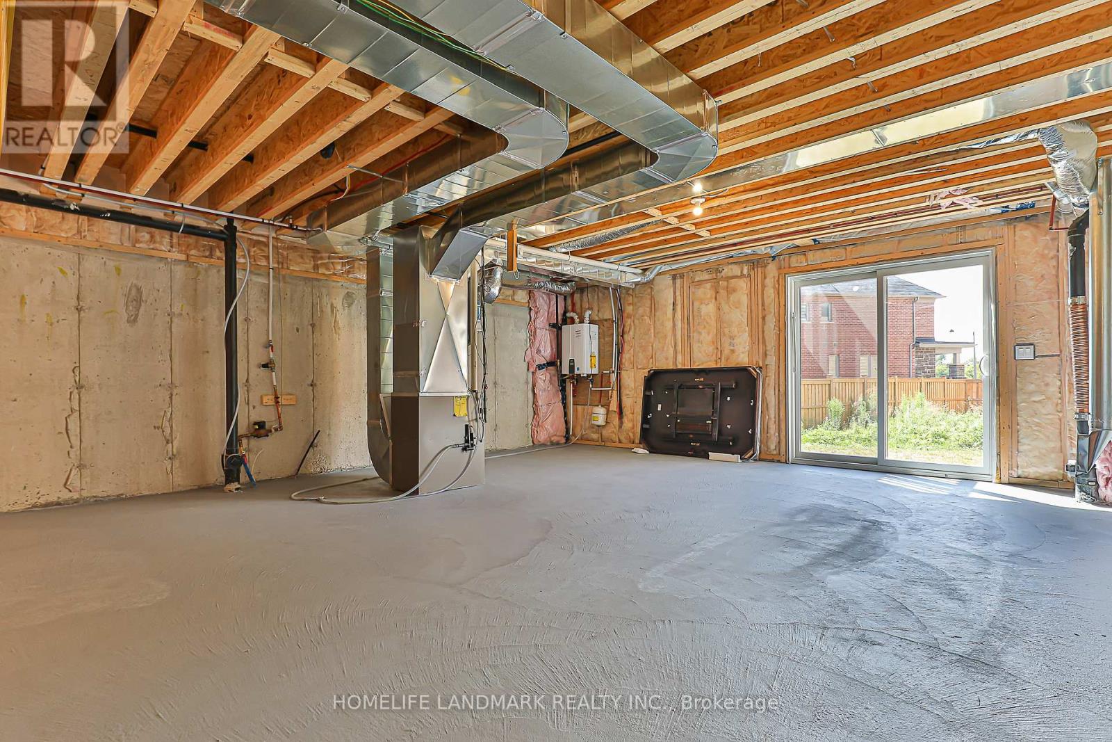 Photo 44 of 135 Lageer Drive, Whitchurchstouffville ON