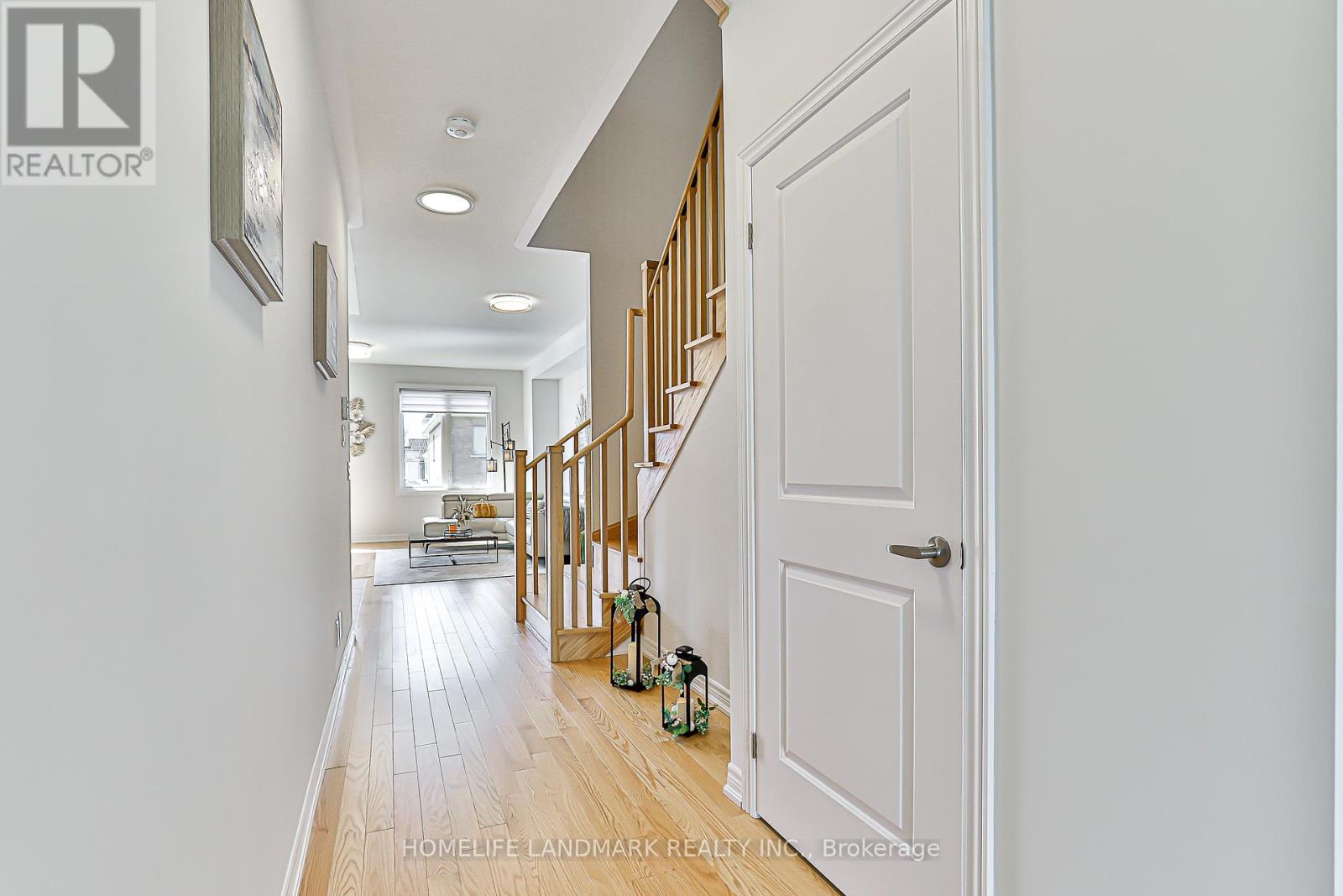 Photo 5 of 135 Lageer Drive, Whitchurchstouffville ON