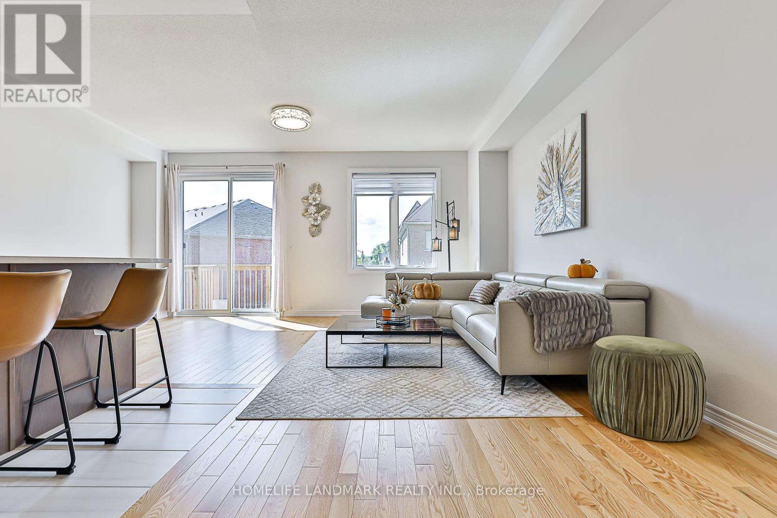 Photo 6 of 135 Lageer Drive, Whitchurchstouffville ON