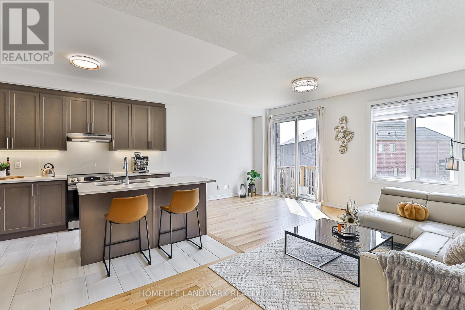 Photo 8 of 135 Lageer Drive, Whitchurchstouffville ON