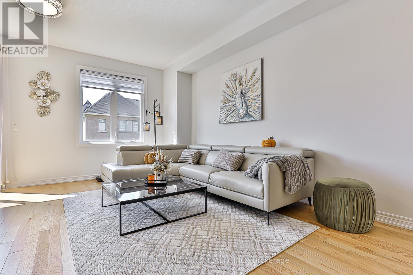 Photo 9 of 135 Lageer Drive, Whitchurchstouffville ON