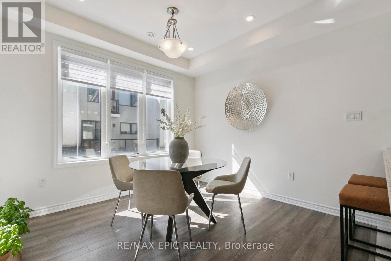 Photo 10 of 243 Rustle Woods Avenue, Markham ON