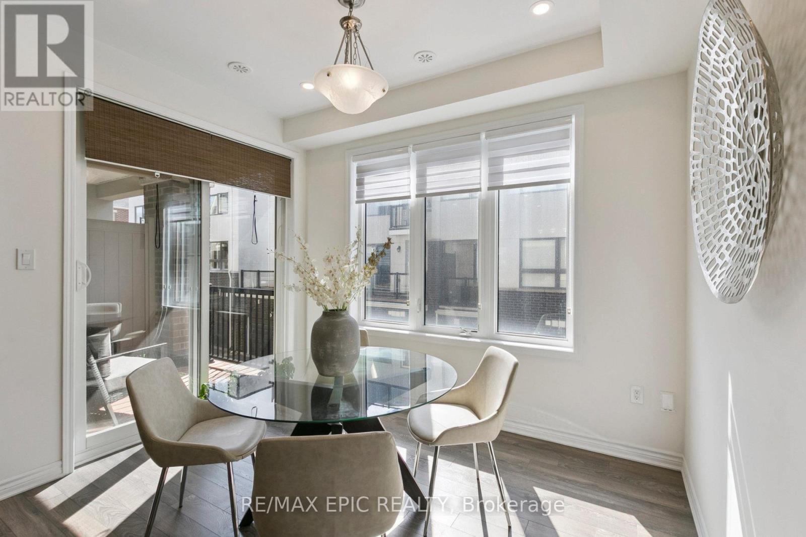 Photo 11 of 243 Rustle Woods Avenue, Markham ON
