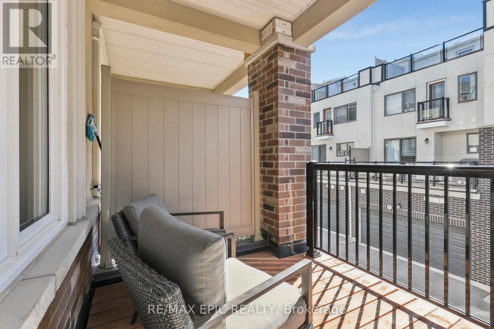 Photo 12 of 243 Rustle Woods Avenue, Markham ON