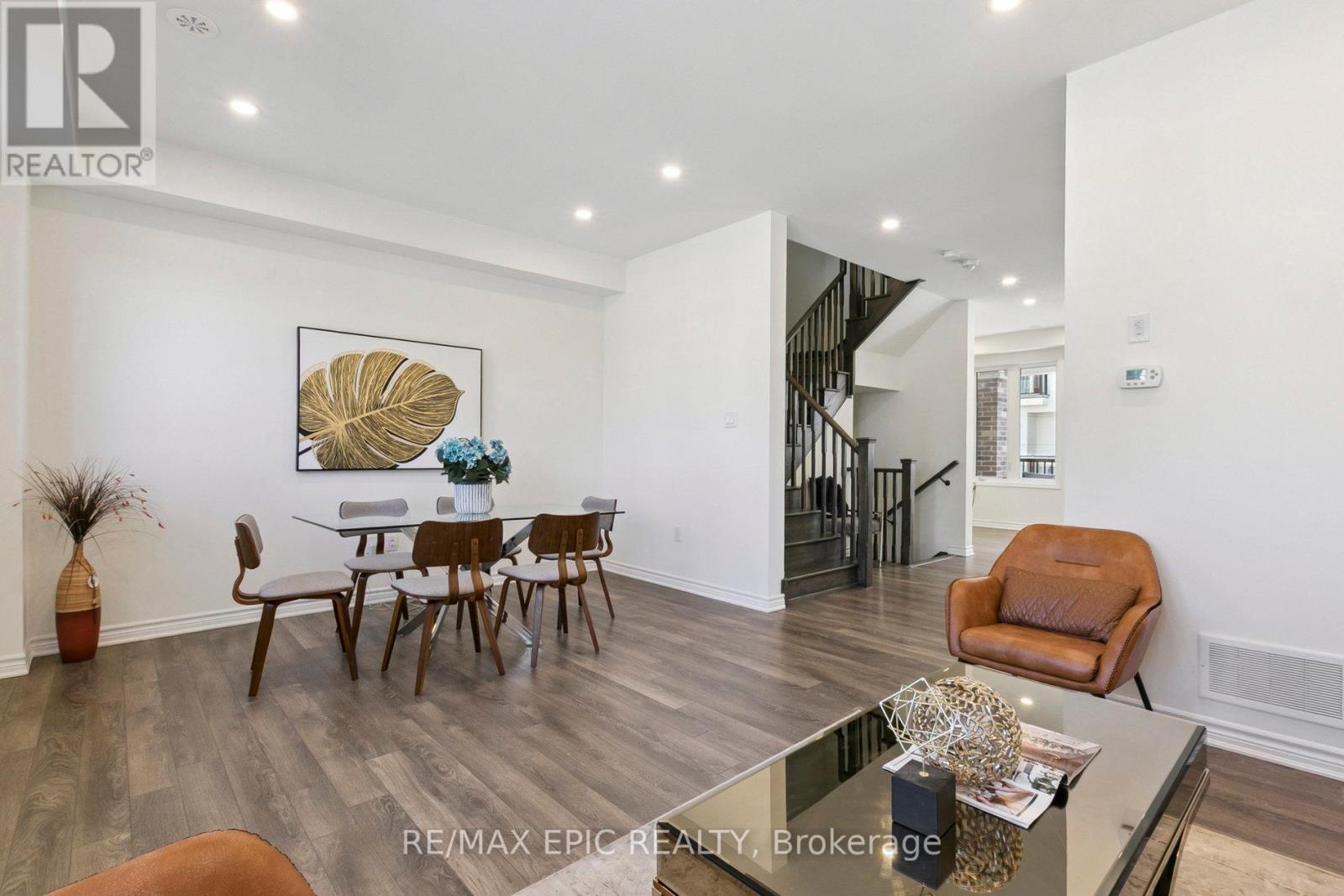 Photo 14 of 243 Rustle Woods Avenue, Markham ON