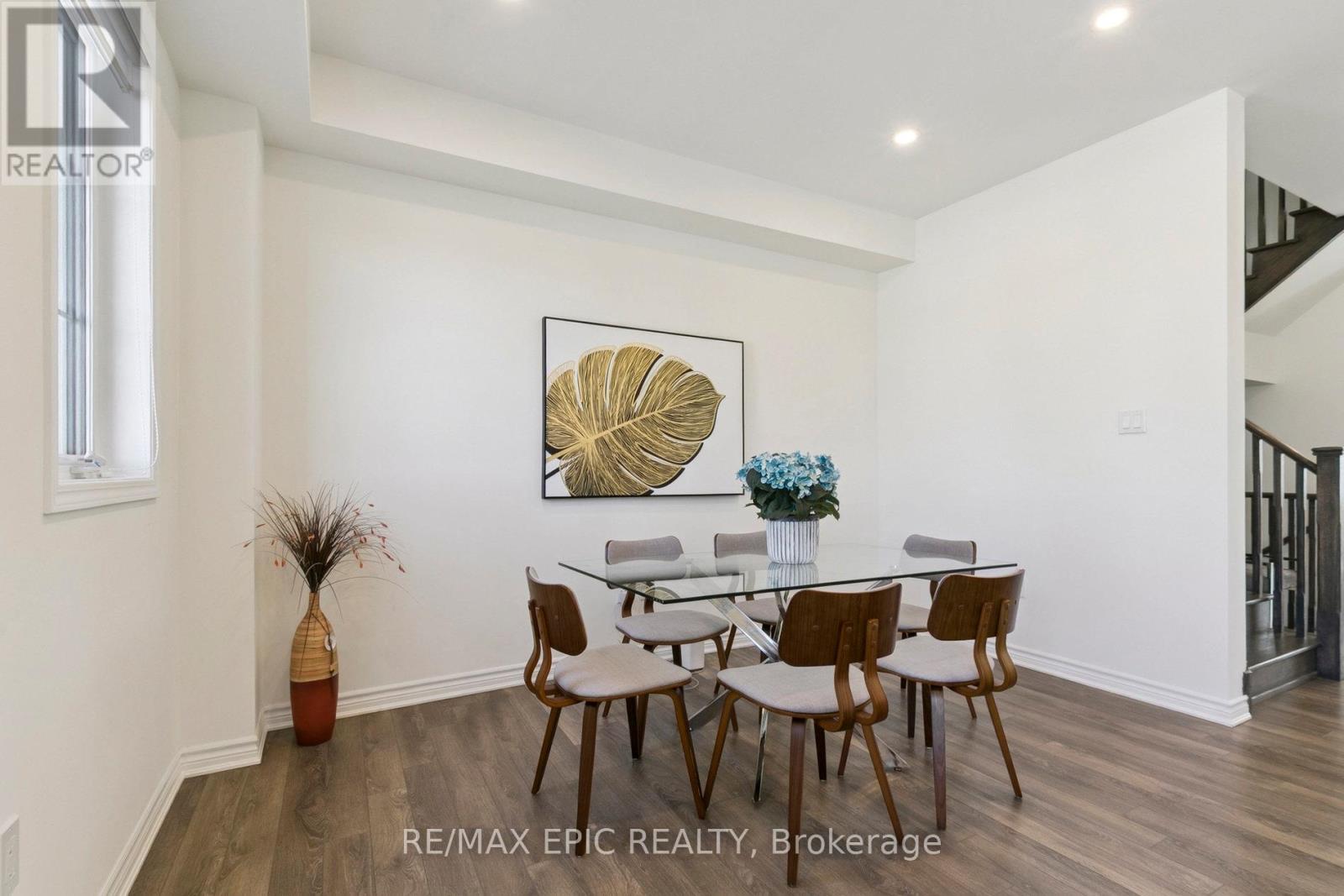 Photo 16 of 243 Rustle Woods Avenue, Markham ON