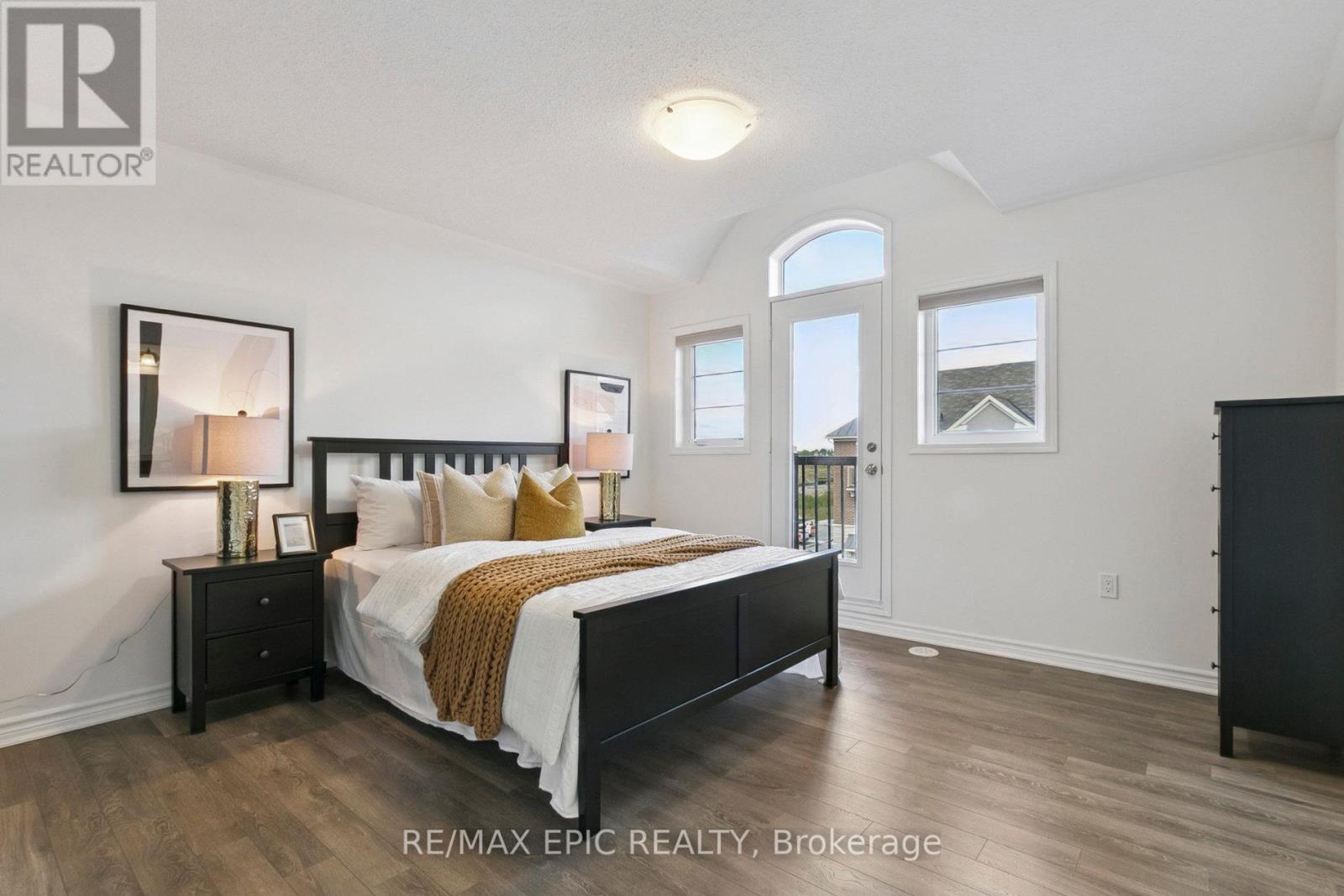Photo 17 of 243 Rustle Woods Avenue, Markham ON
