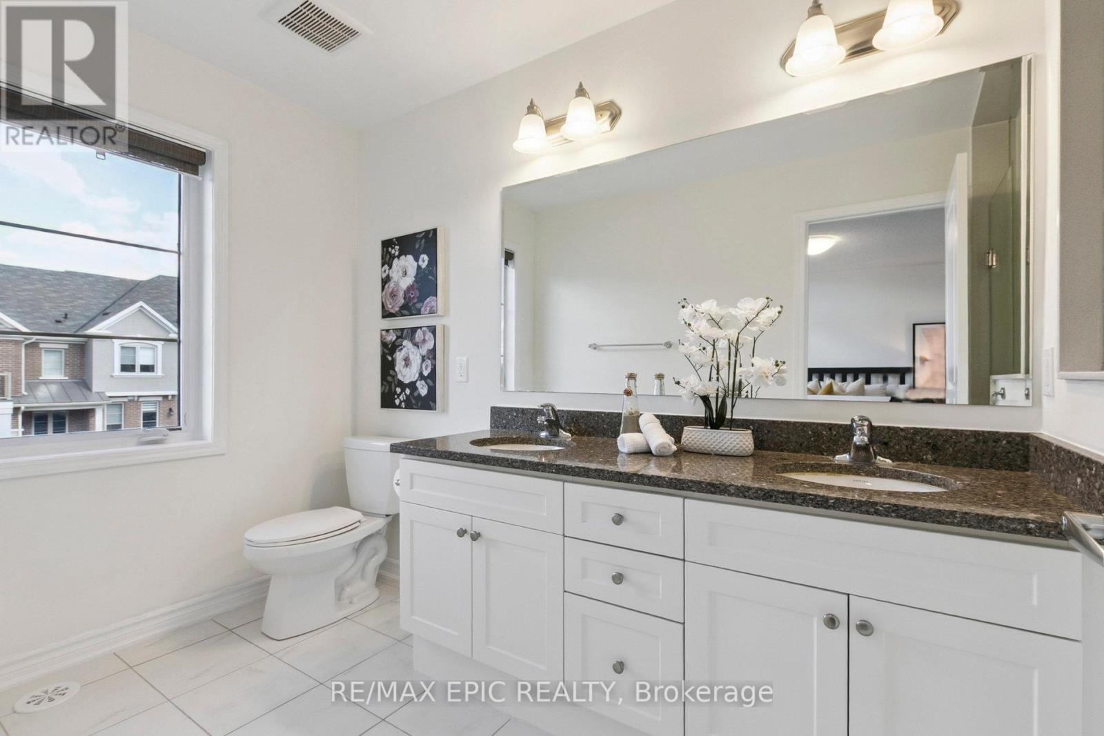 Photo 19 of 243 Rustle Woods Avenue, Markham ON