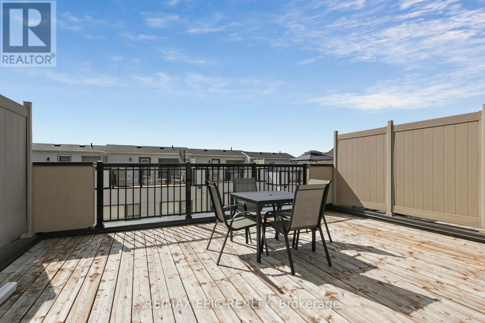 Photo 24 of 243 Rustle Woods Avenue, Markham ON