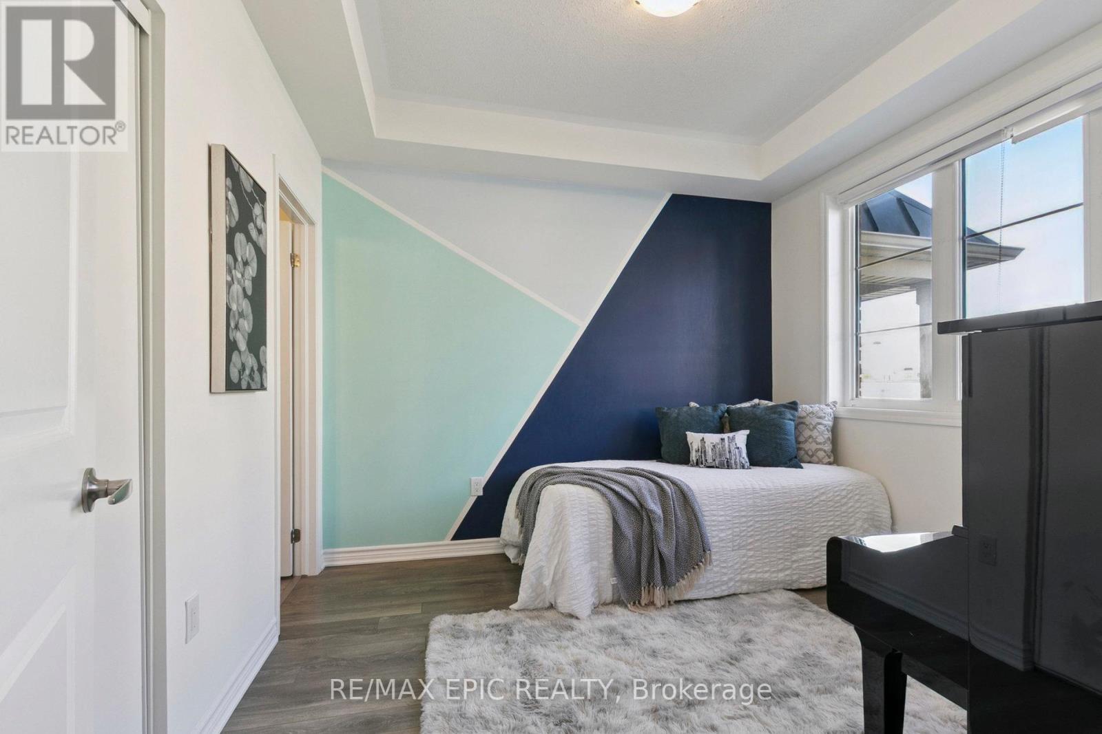 Photo 3 of 243 Rustle Woods Avenue, Markham ON